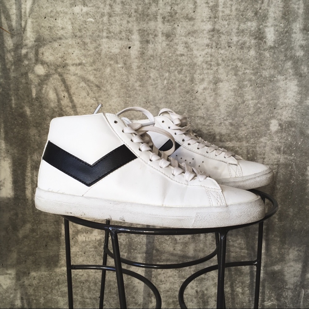 White Pony Hi-Tops / High Tops Sneakers